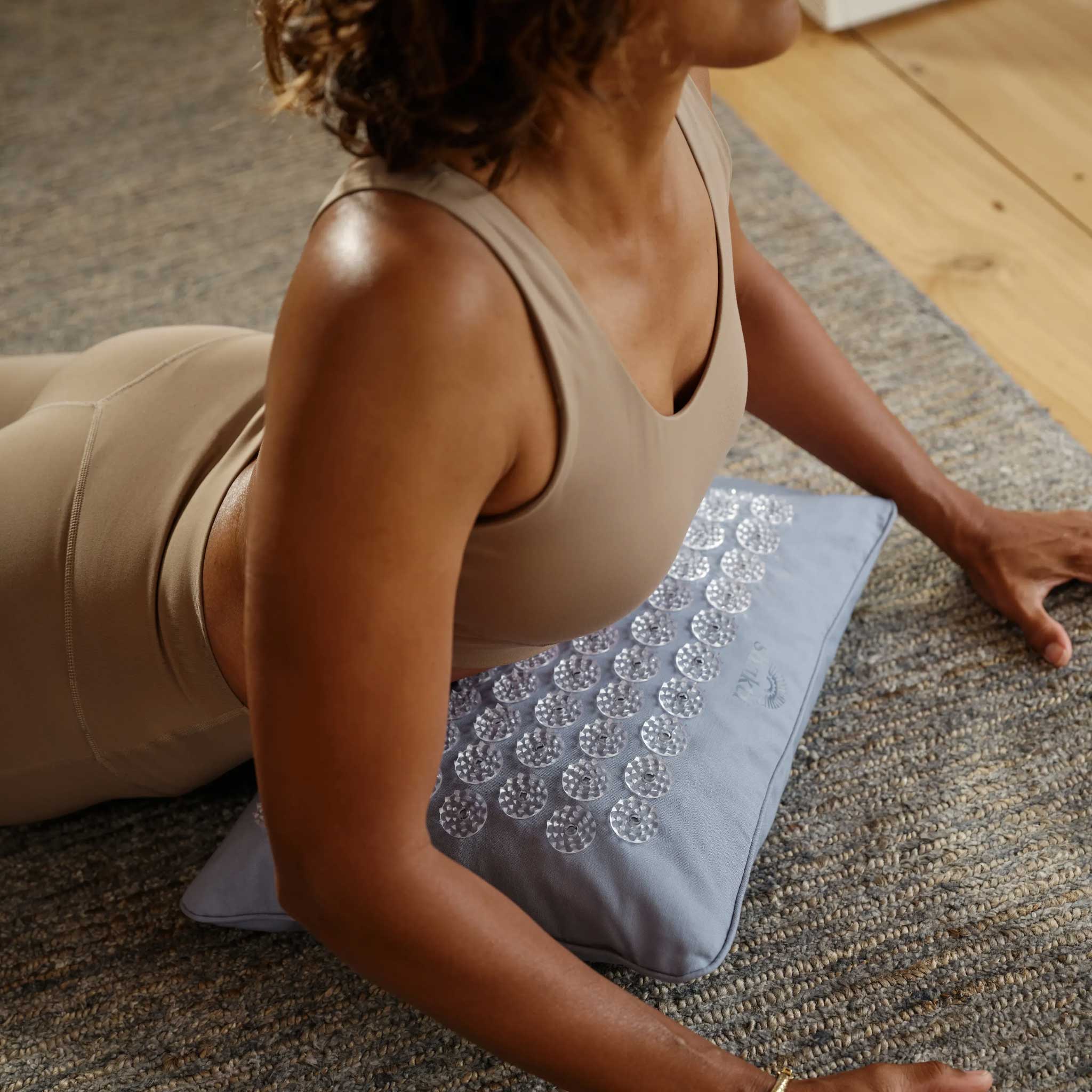 03_Shakti_Premium_Acupressure_Pillow_Lifestyle_Belly_Spikes_Cluster_Blue_L2_1bd9fa98-1e8f-4a96-80db-fa9de7f0d095.jpg